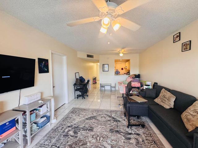 8025 S Colony Cir Circle 203, Tamarac, FL 33321