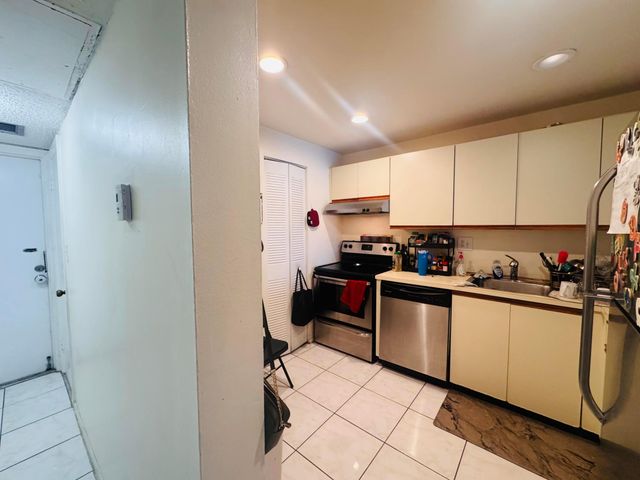 8025 S Colony Cir Circle 203, Tamarac, FL 33321