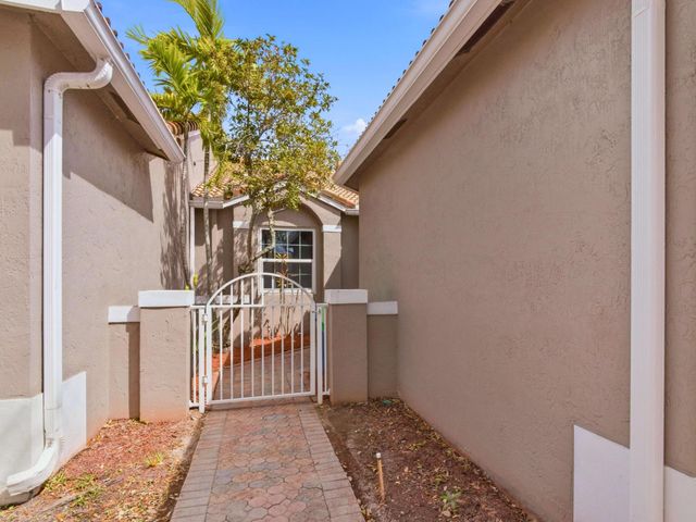 2920 E ARAGON Boulevard 3, Sunrise, FL 33313