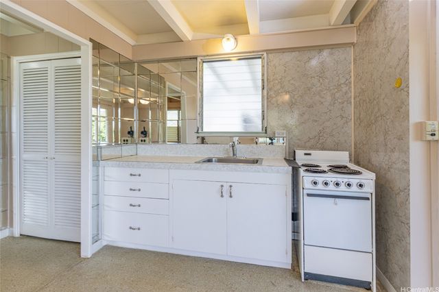 3422 Woodlawn Drive, Honolulu, HI 96822