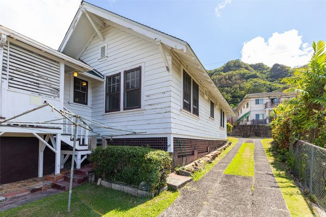 3422 Woodlawn Drive, Honolulu, HI 96822