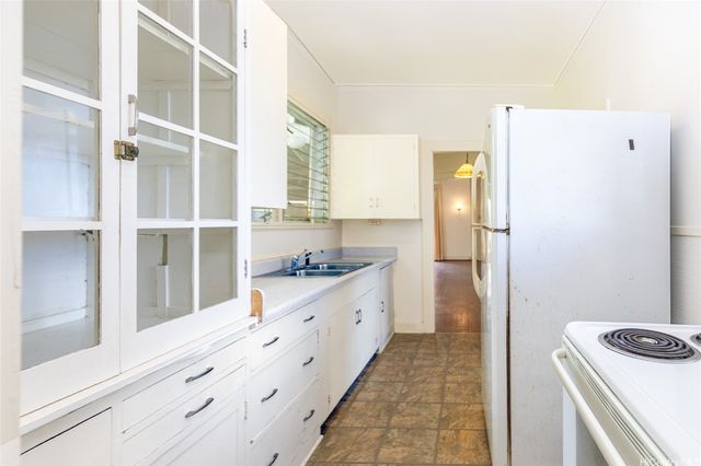 3422 Woodlawn Drive, Honolulu, HI 96822