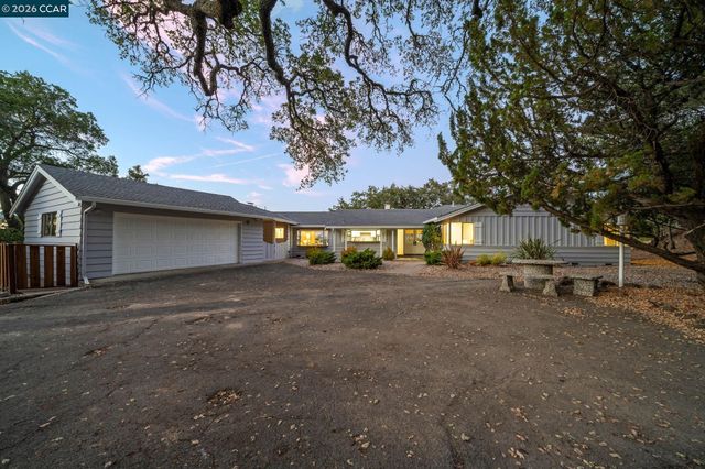 300 Oak View Ter, Danville, CA 94526