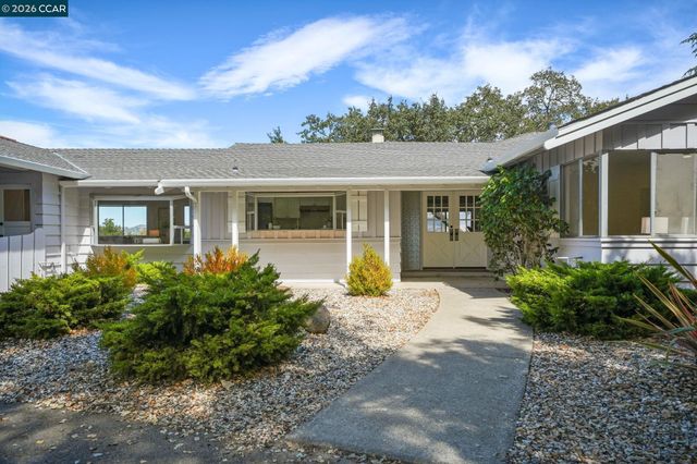 300 Oak View Ter, Danville, CA 94526