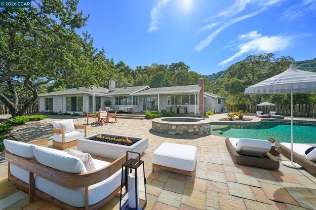 300 Oak View Ter, Danville, CA 94526