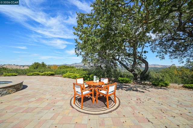 300 Oak View Ter, Danville, CA 94526