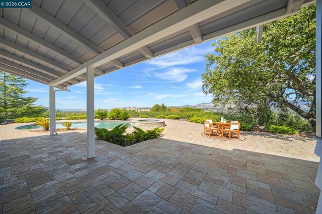 300 Oak View Ter, Danville, CA 94526