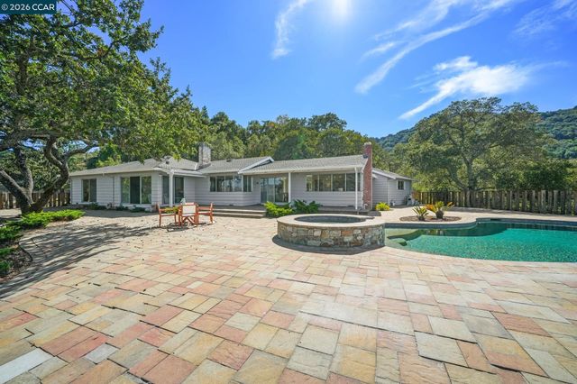 300 Oak View Ter, Danville, CA 94526
