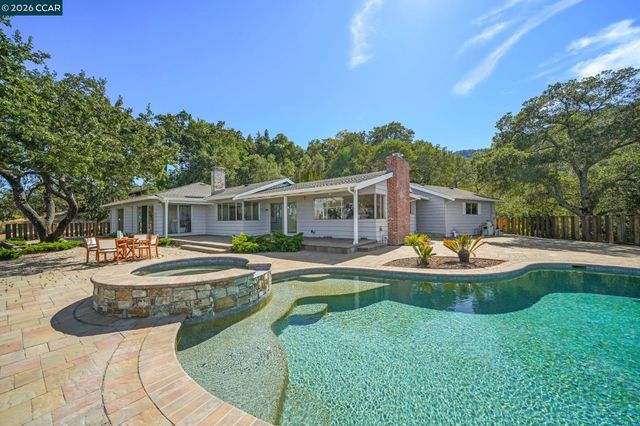 300 Oak View Ter, Danville, CA 94526