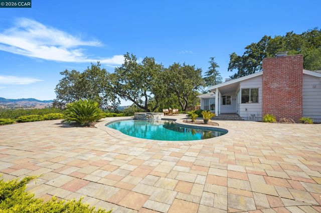 300 Oak View Ter, Danville, CA 94526