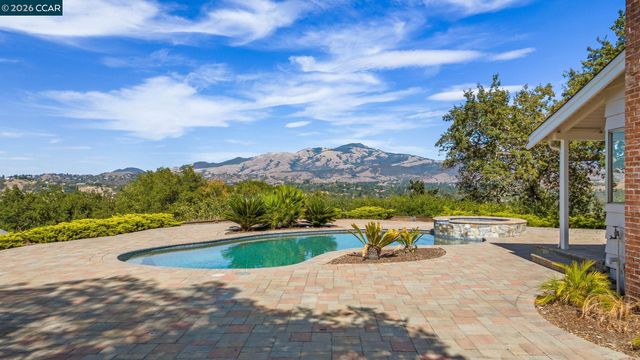 300 Oak View Ter, Danville, CA 94526
