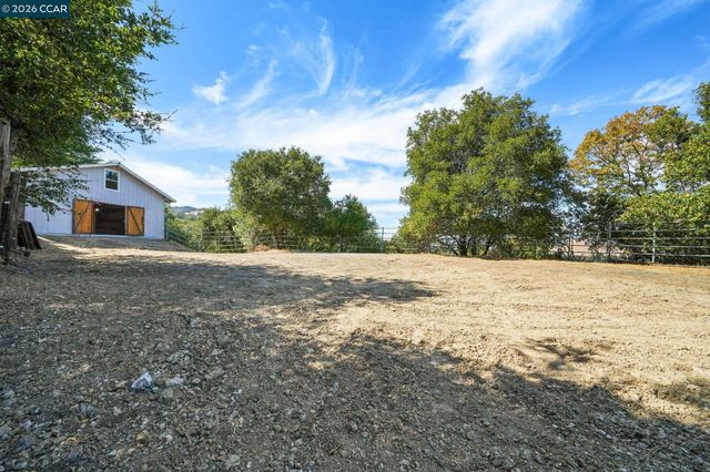 300 Oak View Ter, Danville, CA 94526