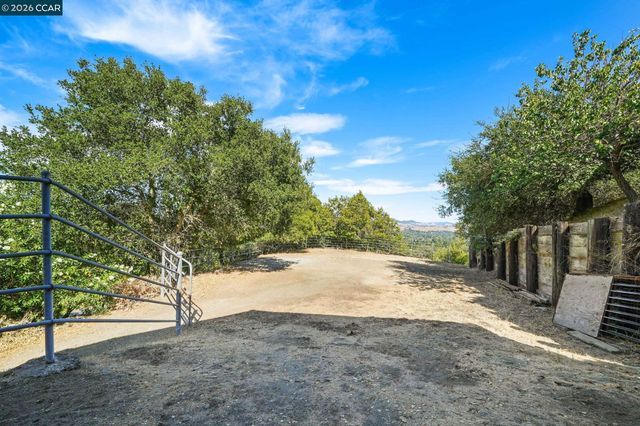 300 Oak View Ter, Danville, CA 94526