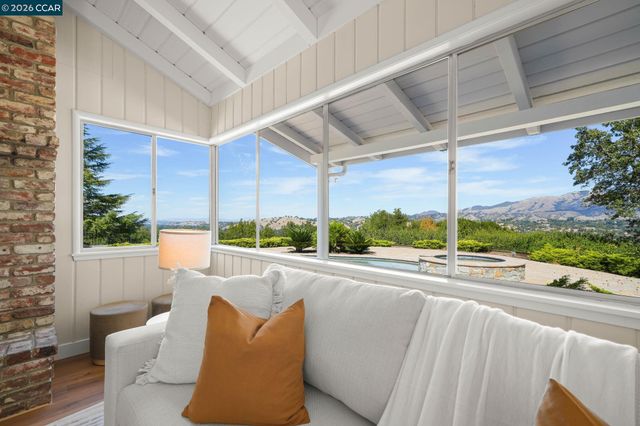 300 Oak View Ter, Danville, CA 94526