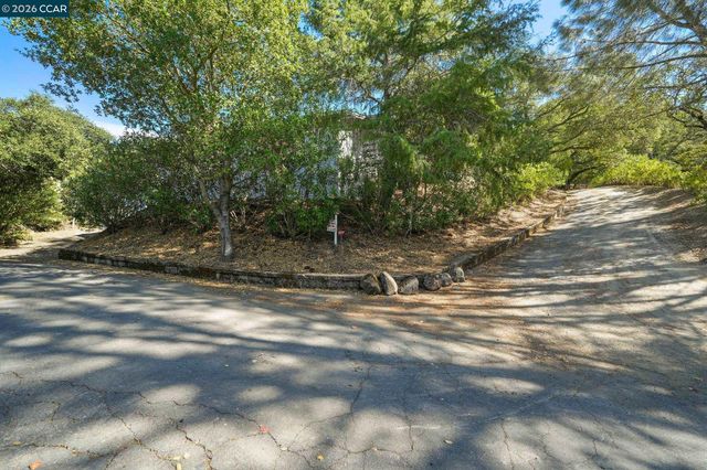 300 Oak View Ter, Danville, CA 94526
