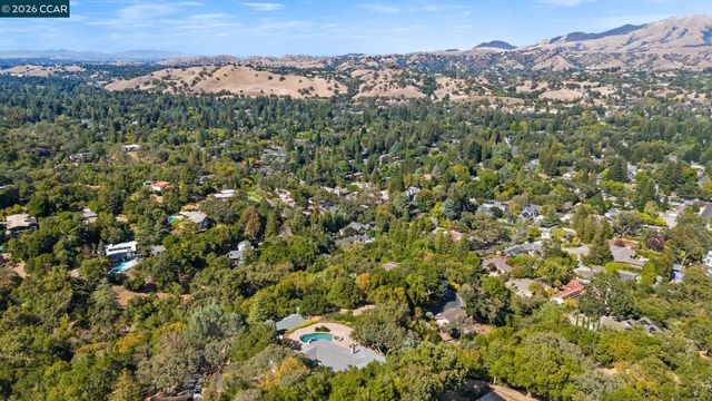 300 Oak View Ter, Danville, CA 94526