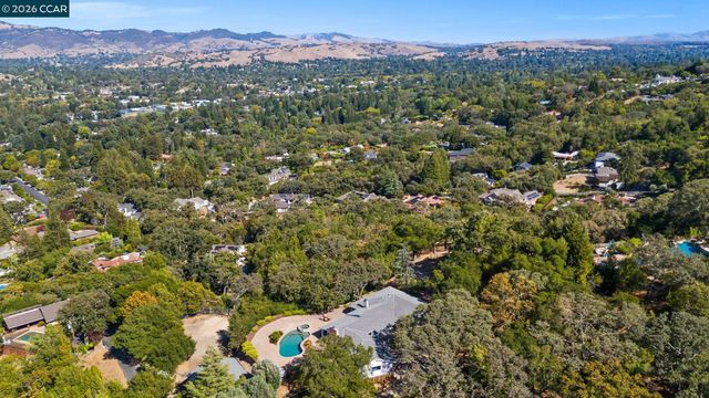 300 Oak View Ter, Danville, CA 94526
