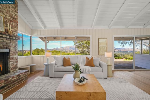 300 Oak View Ter, Danville, CA 94526