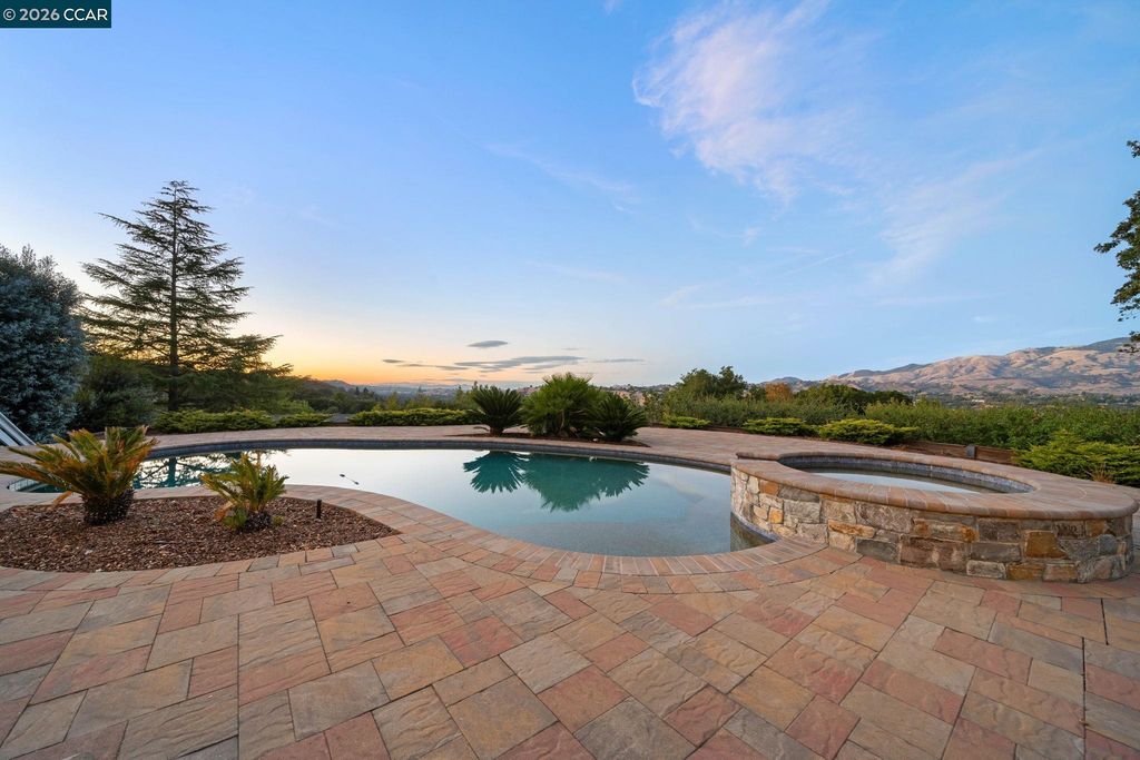 300 Oak View Ter, Danville, CA 94526