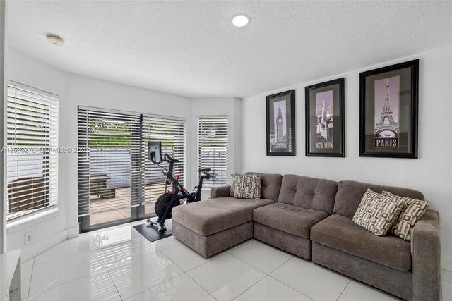 448 NW 15th Way, Fort Lauderdale, FL 33311