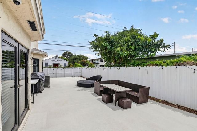 448 NW 15th Way, Fort Lauderdale, FL 33311