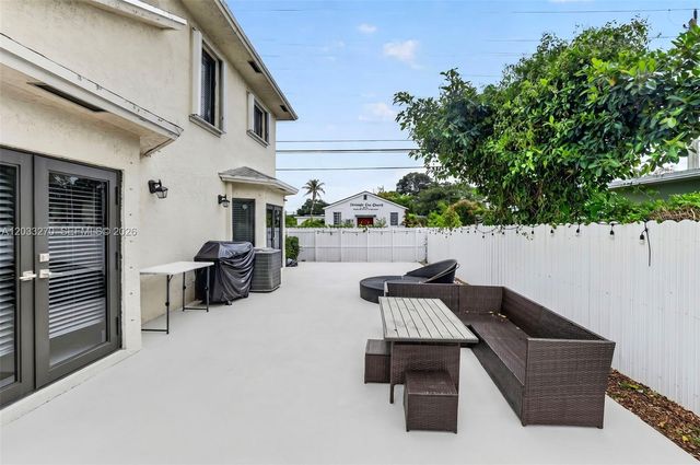 448 NW 15th Way, Fort Lauderdale, FL 33311