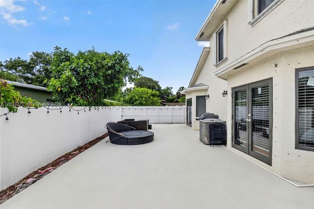 448 NW 15th Way, Fort Lauderdale, FL 33311