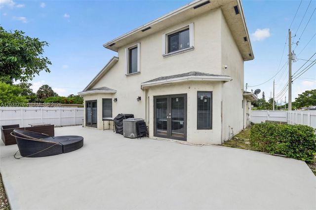 448 NW 15th Way, Fort Lauderdale, FL 33311