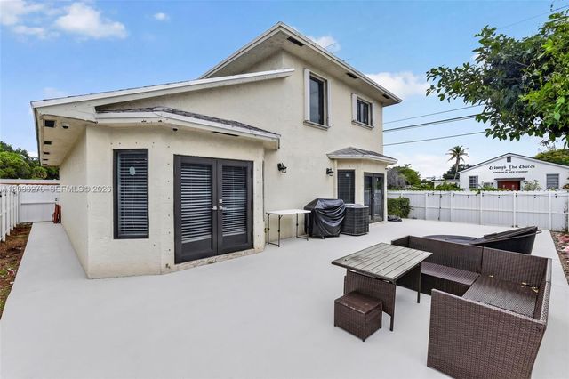448 NW 15th Way, Fort Lauderdale, FL 33311