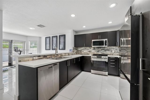 448 NW 15th Way, Fort Lauderdale, FL 33311