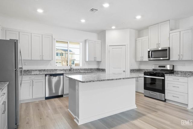 8316 Baldivia Court, Bakersfield, CA 93306