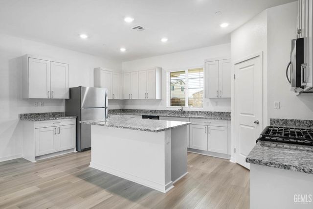 8316 Baldivia Court, Bakersfield, CA 93306