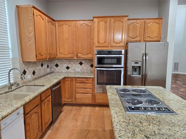 7700 Heather Ridge Court, Irving, TX 75063