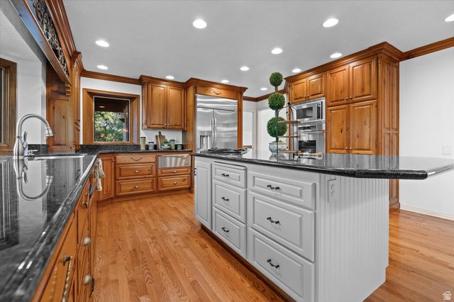 6082 BREEZE CIR, Ogden, UT 84403