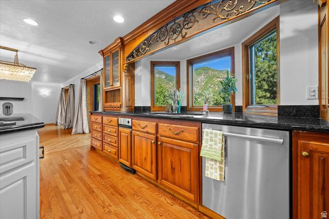 6082 BREEZE CIR, Ogden, UT 84403