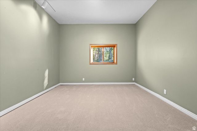 6082 BREEZE CIR, Ogden, UT 84403