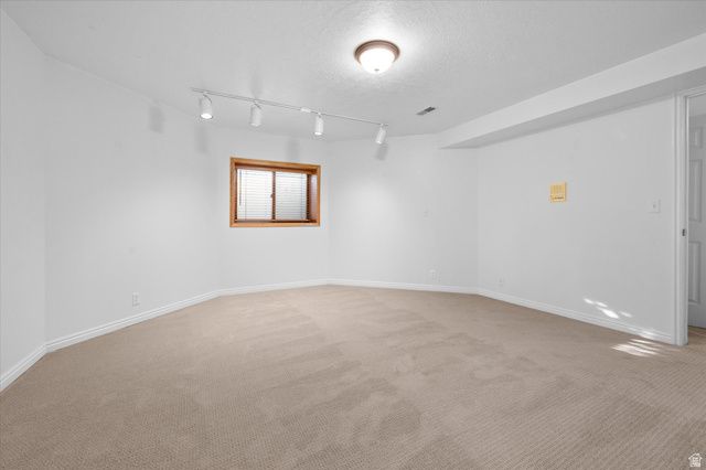 6082 BREEZE CIR, Ogden, UT 84403