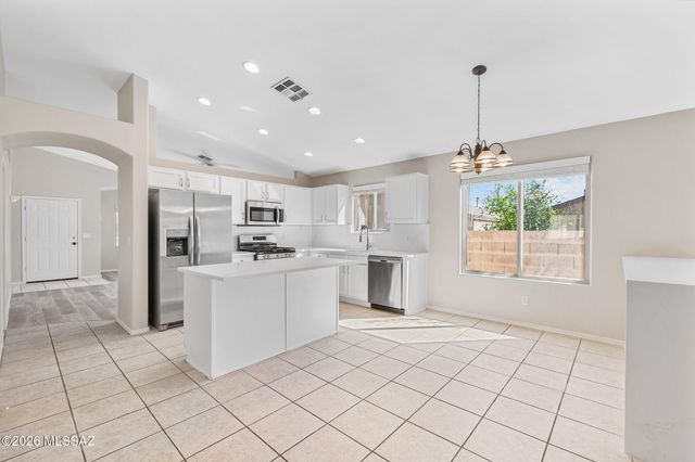 10452 E Pike Street, Tucson, AZ 85747
