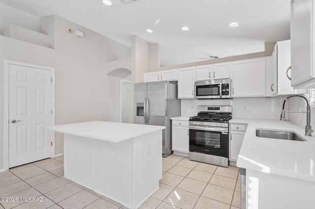 10452 E Pike Street, Tucson, AZ 85747