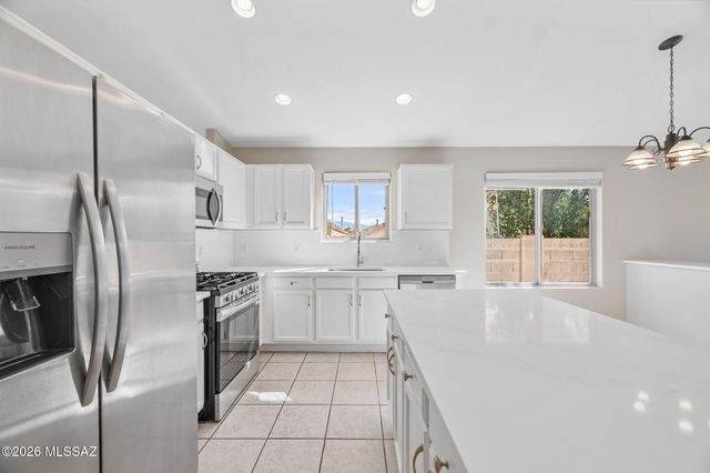 10452 E Pike Street, Tucson, AZ 85747