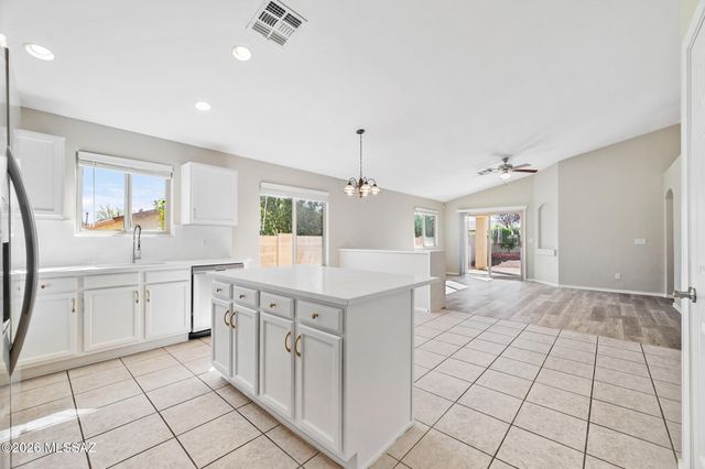 10452 E Pike Street, Tucson, AZ 85747