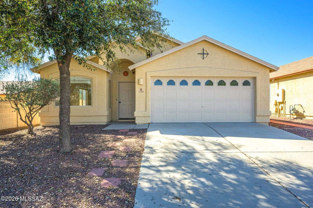 10452 E Pike Street, Tucson, AZ 85747