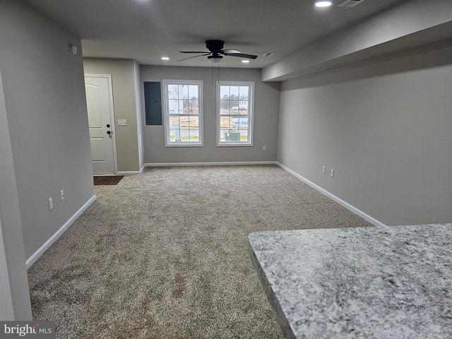 205 FAIRFAX LN, Dover, DE 19901