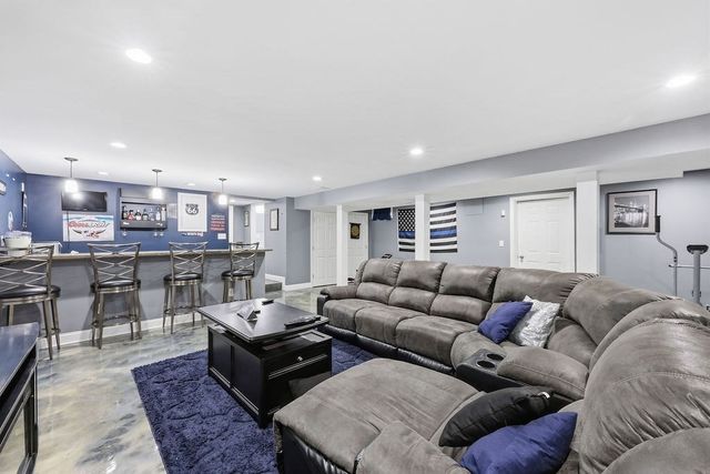 26 Paderewski Street, Chicopee, MA 01013