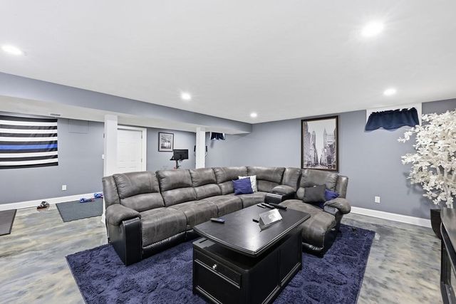26 Paderewski Street, Chicopee, MA 01013