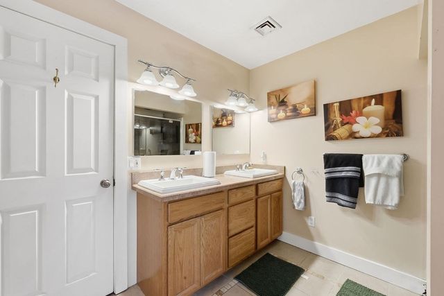 26 Paderewski Street, Chicopee, MA 01013