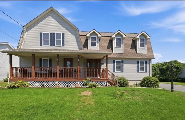 26 Paderewski Street, Chicopee, MA 01013