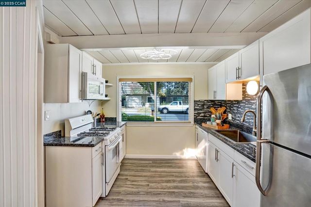 137 Diablo Ct, Pleasant Hill, CA 94523