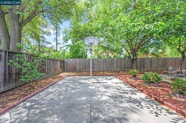 137 Diablo Ct, Pleasant Hill, CA 94523