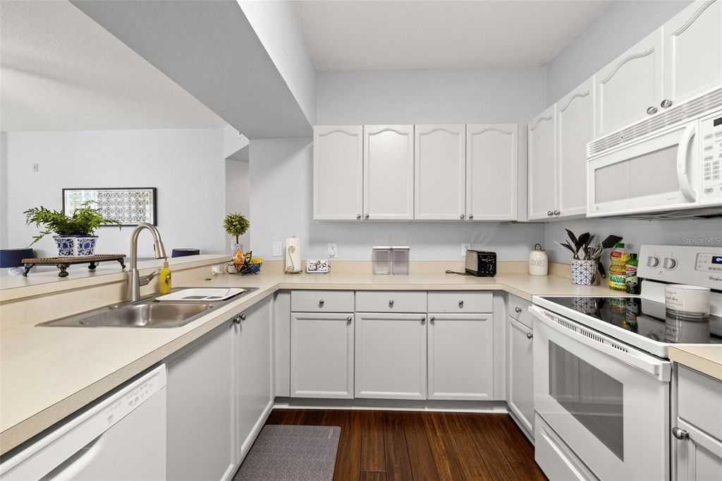 Image 6 of property listing at 5125 PALM SPRINGS BOULEVARD 13104, Tampa, FL 33647